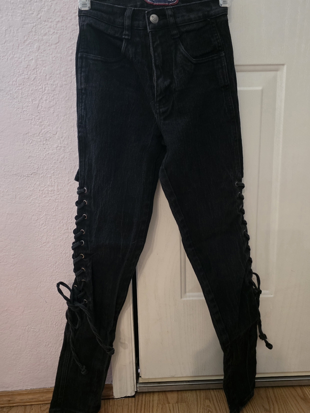 Zana.di Size 0- Black Lace-Up Women’s Jeans